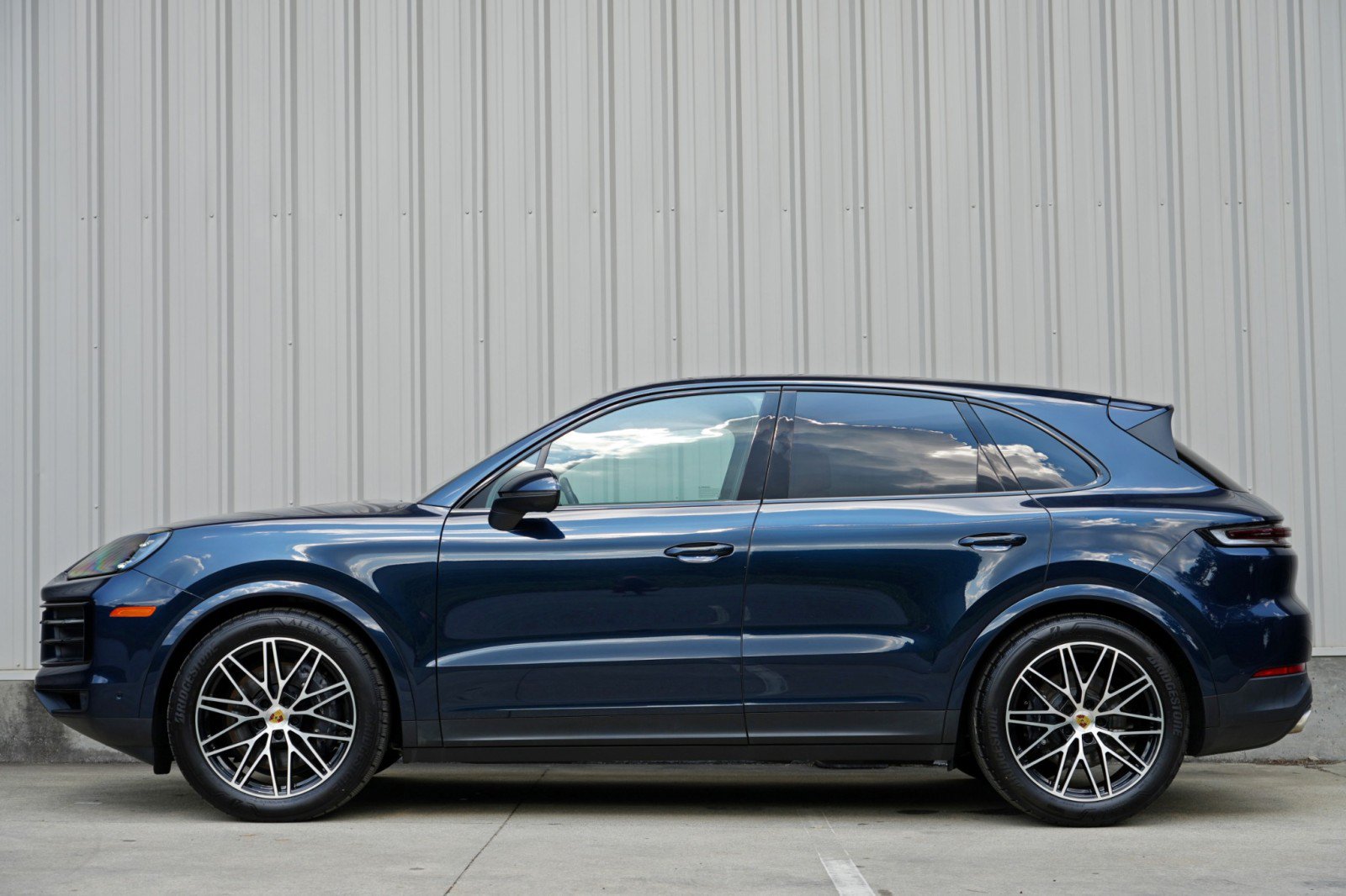 Used 2024 Porsche Cayenne AWD/4WD image 9