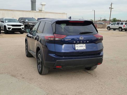 Used 2025 Nissan Rogue SV AWD/4WD image 6