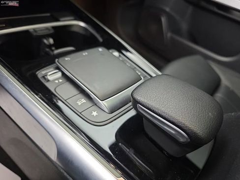 Used 2023 Mercedes-Benz GLB 250 4MATIC image 39