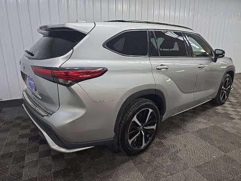 Used 2022 Toyota Highlander XSE AWD/4WD image 10