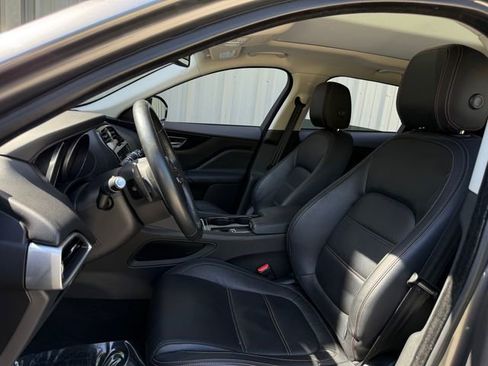 Used 2017 Jaguar F-PACE Prestige image 13
