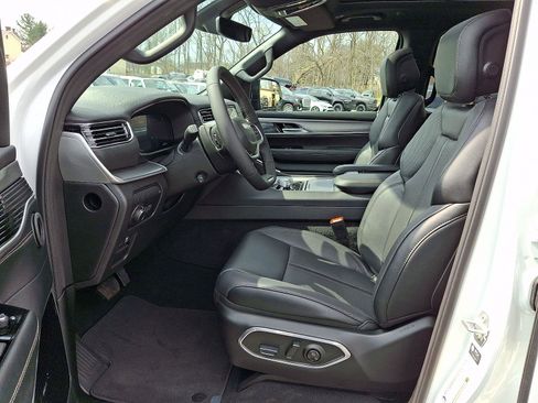 New 2026 Jeep Grand Wagoneer L Limited w/ Premium Group II AWD/4WD image 9
