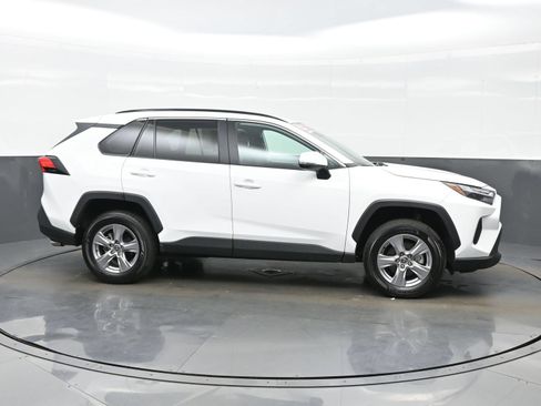 Used 2025 Toyota RAV4 XLE AWD/4WD image 7