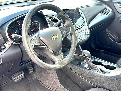 Used 2025 Chevrolet Malibu LT FWD image 12