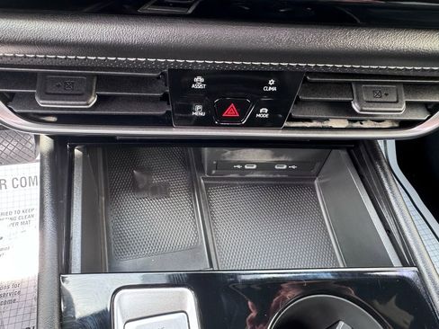 Used 2024 Volkswagen Atlas Cross Sport SE image 25