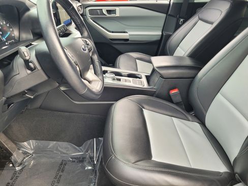 Used 2022 Ford Explorer XLT w/ Equipment Group 202A image 21