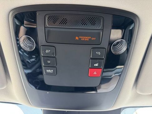 Used 2024 Kia Carnival EX FWD image 26