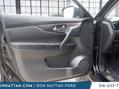 Used 2019 Nissan Rogue SV w/ Premium Package FWD image 17