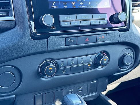 Used 2024 Nissan Frontier SV image 14