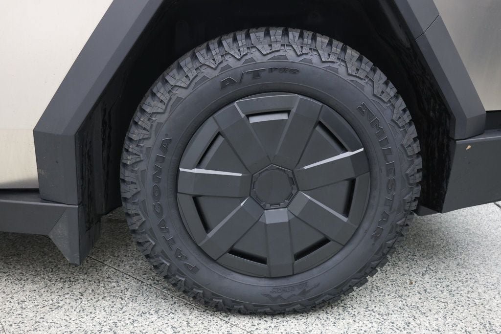 Used 2025 Tesla Cybertruck AWD Crew Cab image 6