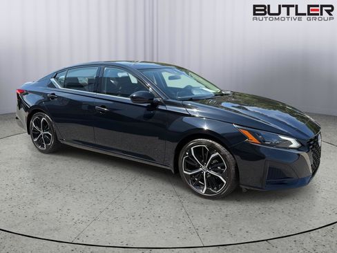 Used 2024 Nissan Altima 2.5 SR FWD image 7