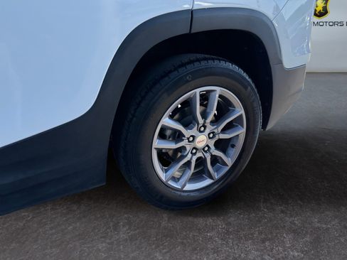 Used 2023 GMC Terrain SLT FWD image 15