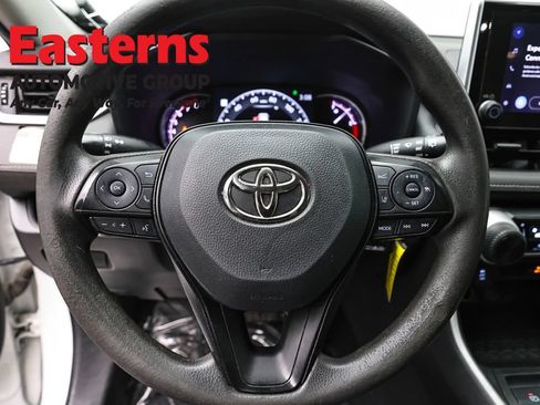 Used 2023 Toyota RAV4 LE AWD/4WD image 10