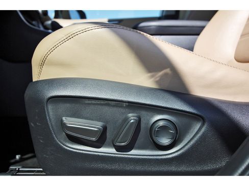 Used 2019 Toyota RAV4 XLE Premium FWD image 29