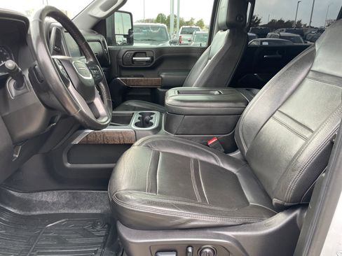 Used 2022 GMC Sierra 2500 Denali w/ Denali Ultimate Package image 9