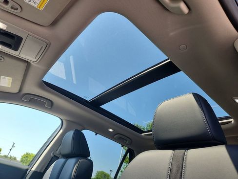 Certified 2025 Honda Pilot Touring image 10