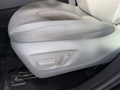 Used 2023 Toyota Highlander L image 28