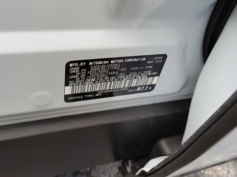 New 2025 Mitsubishi Outlander SE image 13