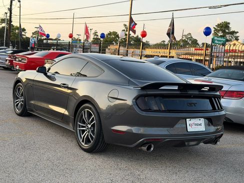 Used 2017 Ford Mustang GT RWD image 8