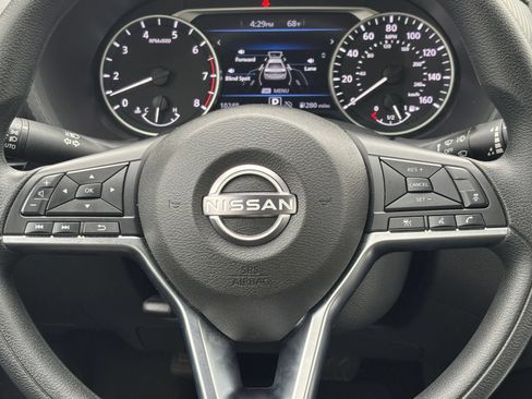 Used 2025 Nissan Sentra SV FWD image 22