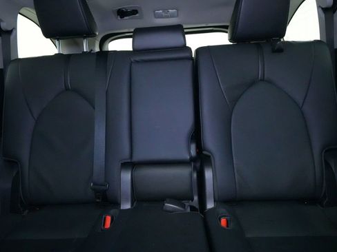 Used 2021 Toyota Highlander Limited image 18