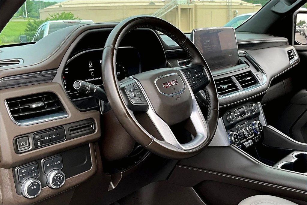 Used 2023 GMC Yukon SLT AWD/4WD image 18
