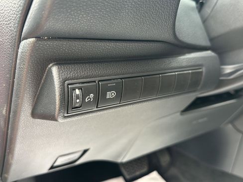 Used 2025 Toyota Corolla LE image 18