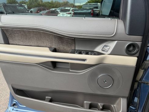 Used 2019 Ford Expedition Limited w/ Equipment Group 301A AWD/4WD image 13