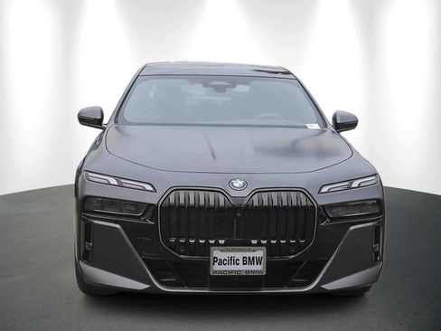 Used 2025 BMW i7 eDrive50 w/ M Sport Package image 2