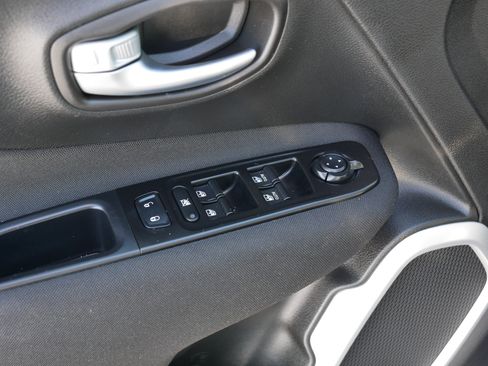 Used 2020 Jeep Renegade Sport image 19