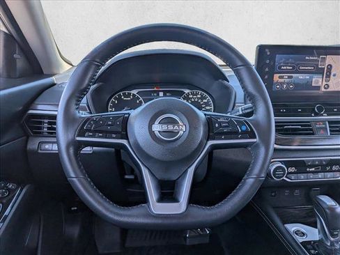 Used 2024 Nissan Altima 2.5 SL FWD image 13