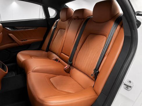 Used 2023 Maserati Quattroporte Modena RWD image 15