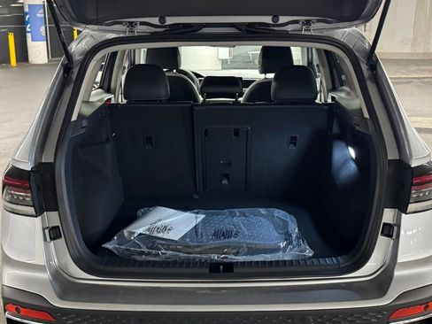 New 2025 Volkswagen Taos SE image 34