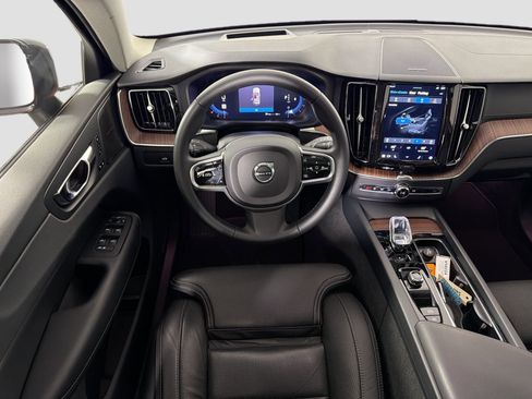 Certified 2023 Volvo XC60 B5 Ultimate image 24
