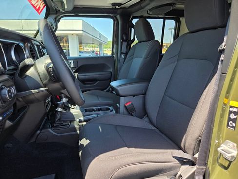 Used 2023 Jeep Wrangler Unlimited w/ Convenience Group AWD/4WD image 9