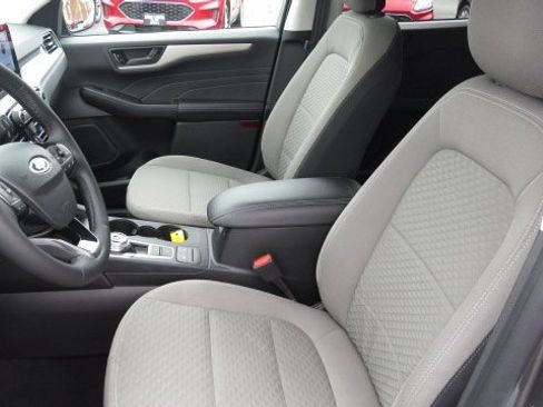 Certified 2022 Ford Escape SE w/ Cold Weather Package image 4