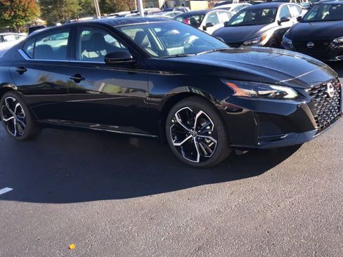 New 2025 Nissan Altima 2.5 SR w/ SR Premium Package image 2