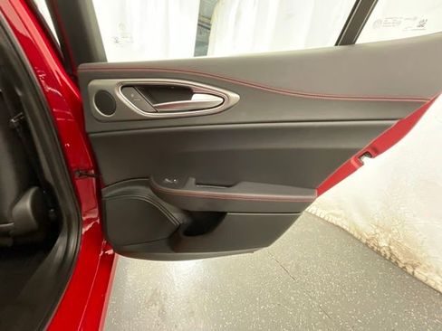 Used 2025 Alfa Romeo Giulia AWD image 24