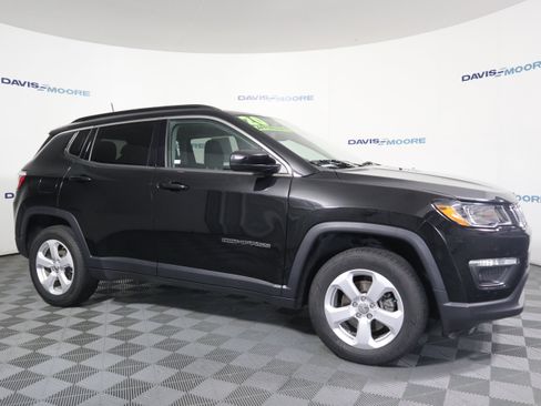 Used 2020 Jeep Compass Latitude w/ Cold Weather Group AWD/4WD image 4