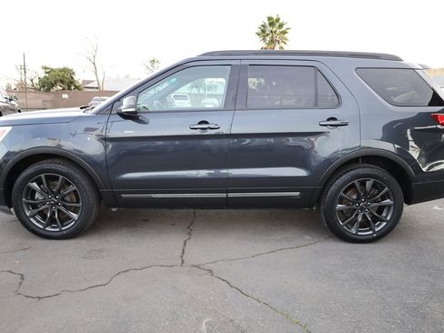 Used 2017 Ford Explorer XLT w/ Equipment Group 202A image 7