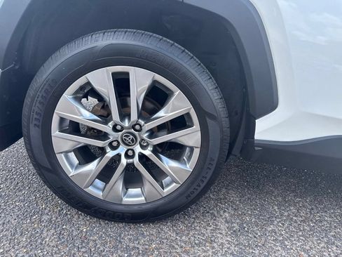 Used 2021 Toyota RAV4 XLE Premium FWD image 8