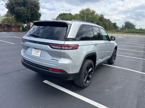 New 2025 Jeep Grand Cherokee Limited w/ Black Appearance Package AWD/4WD image 7