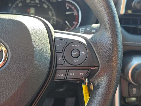 Certified 2025 Toyota RAV4 LE FWD image 29