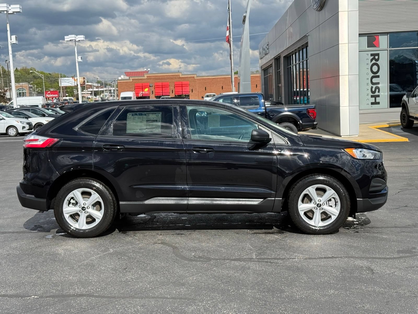 Used 2024 Ford Edge SE AWD/4WD image 2
