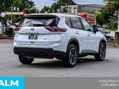 Used 2024 Nissan Rogue SV FWD image 6