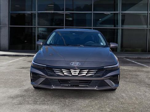 Used 2024 Hyundai Elantra SEL w/ Convenience Package image 4