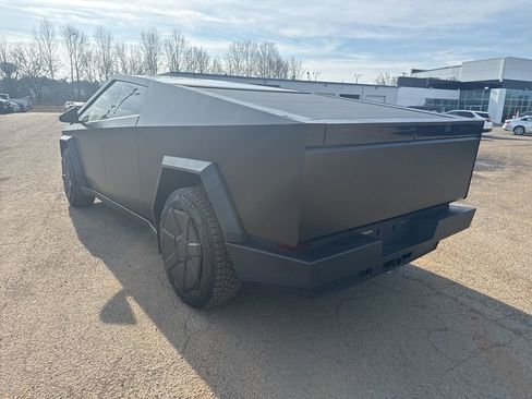 Used 2024 Tesla Cybertruck AWD Crew Cab image 2