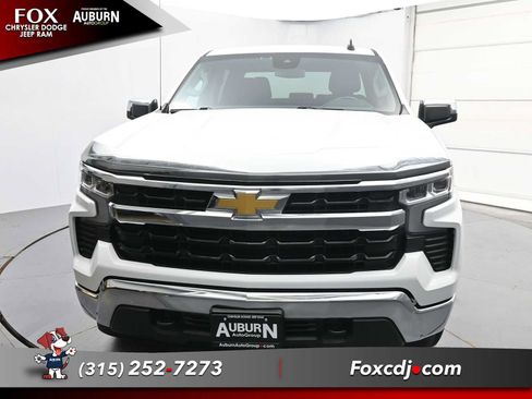 Used 2023 Chevrolet Silverado 1500 LT w/ Z71 Off-Road Package AWD/4WD image 3