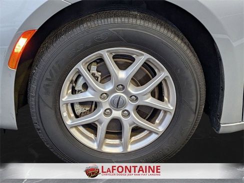 Used 2024 Chrysler Pacifica Touring-L image 33