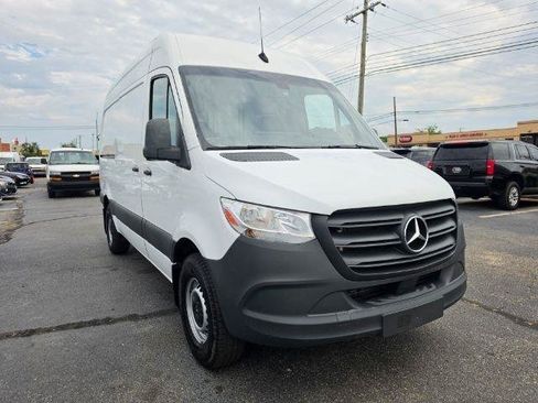 Used 2021 Mercedes-Benz Sprinter 2500 image 4
